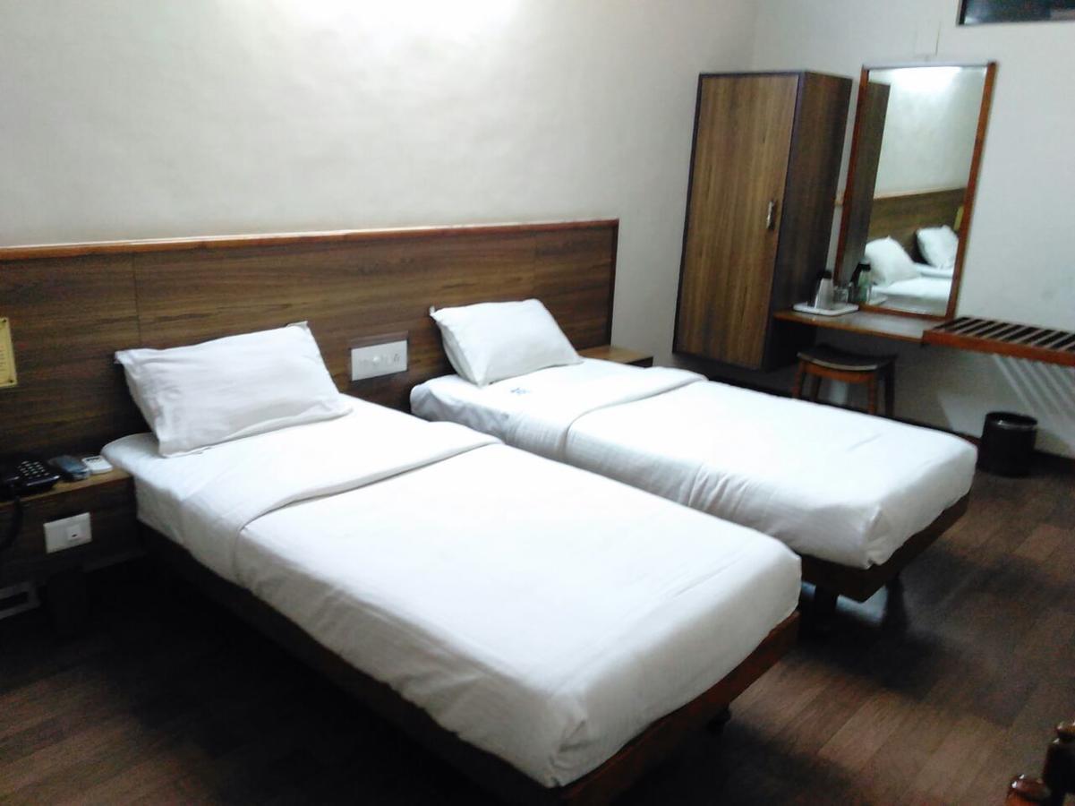Hotel Sivaranjani Erode Kültér fotó